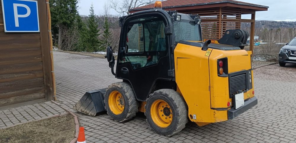 Фронтальный погрузчик Услуги минипогрузчика JCB 175 для земляных работ взять в аренду, заказать, цены, услуги - Малоярославец