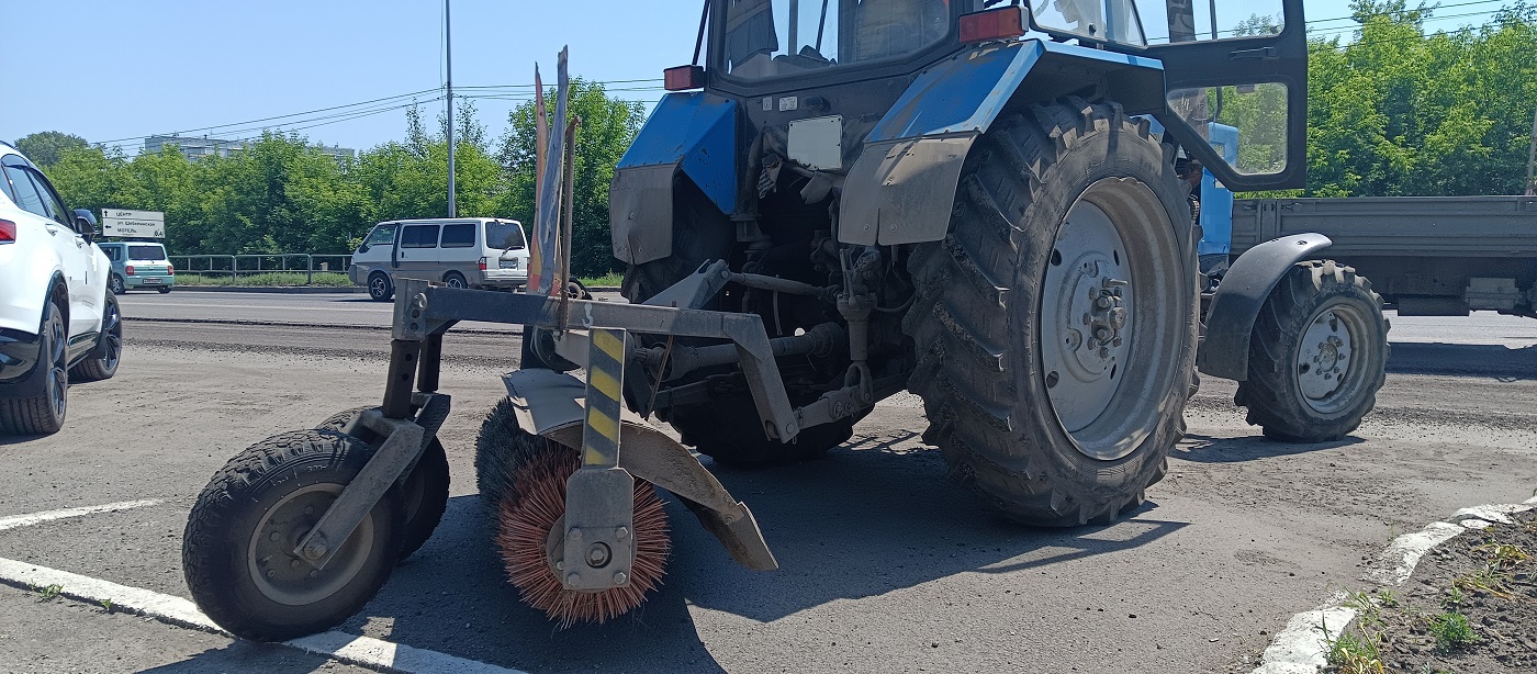 Услуги трактора с щеткой МТЗ в Тарусе