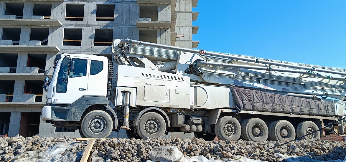 Услуги и заказ бетононасосов для заливки бетона в Козельске